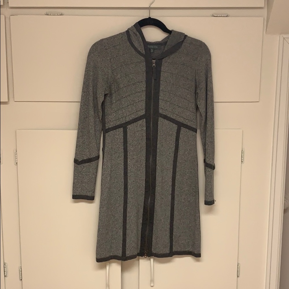 Zip up title nine dress.